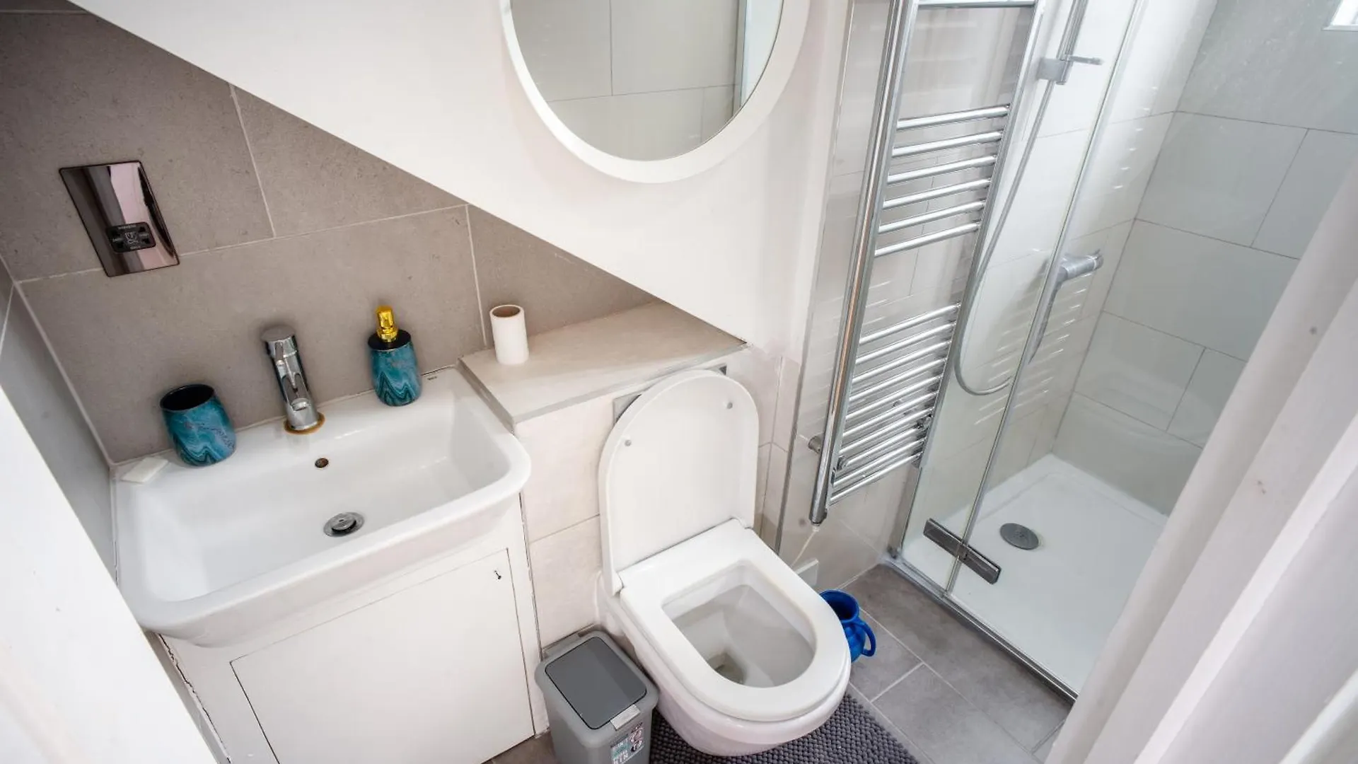Shard View 3 Bed Entire Home London 0*,  United Kingdom