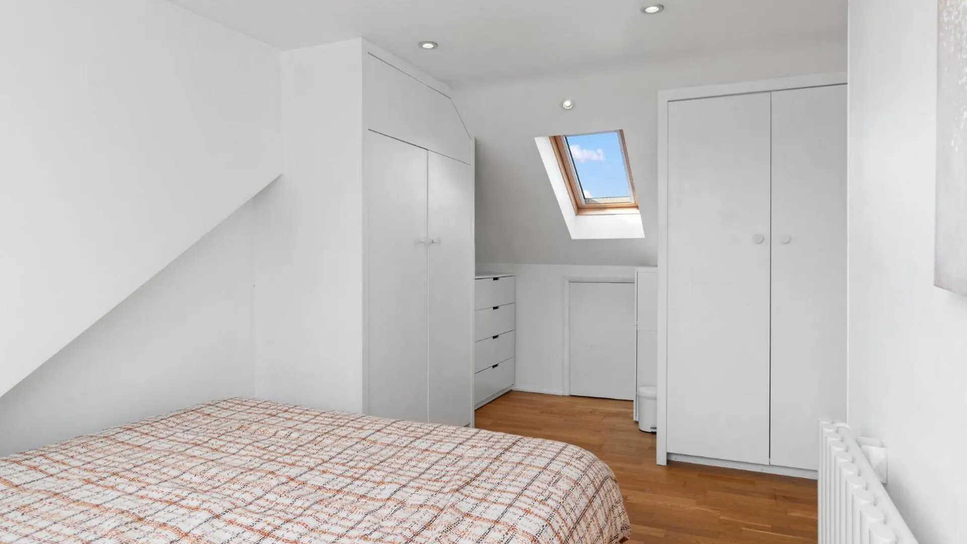 Shard View 3 Bed Entire Home London 0*,